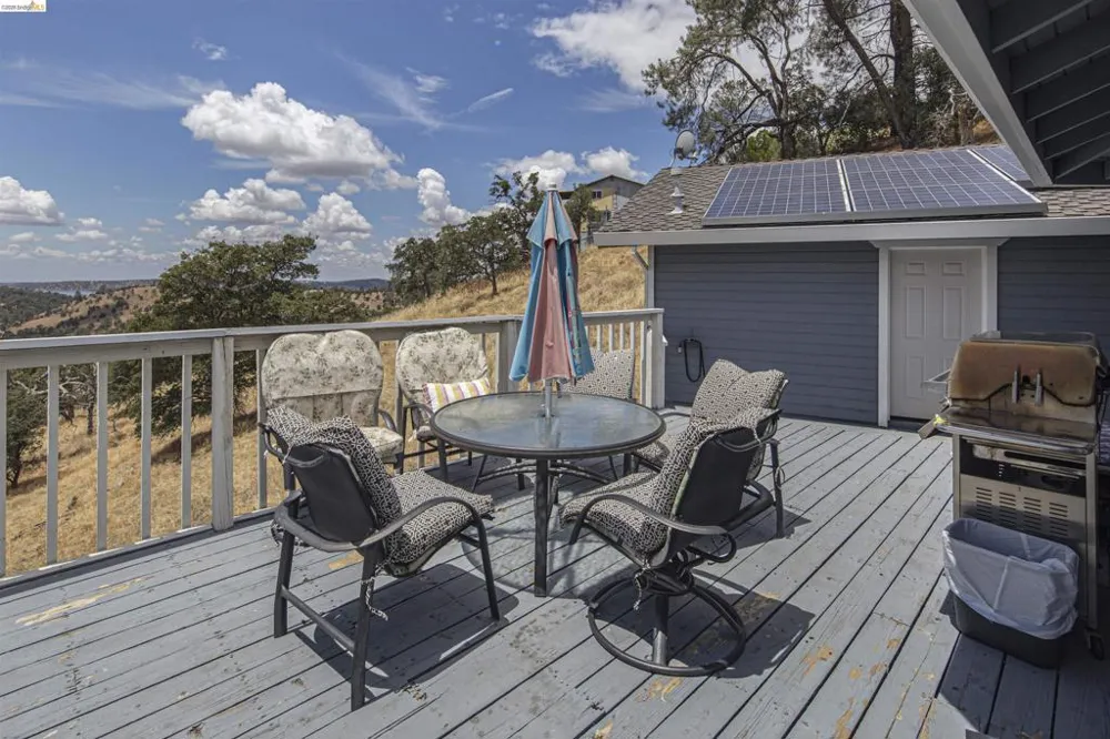 5448 Arbolada DR La Grange, CA 95329