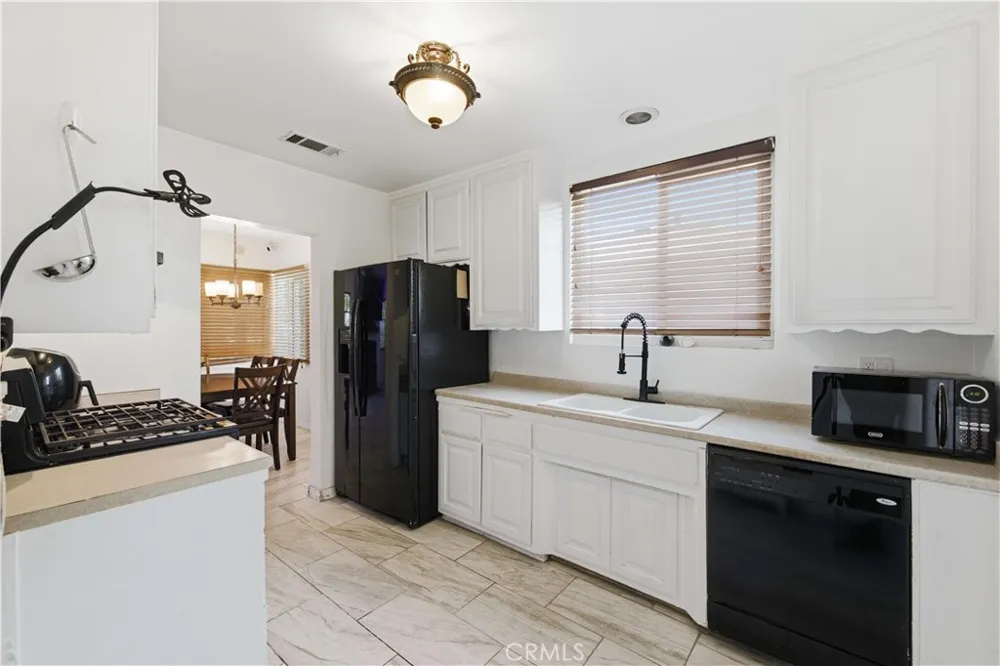 1104 W W Avenue J10 Lancaster, CA 93534