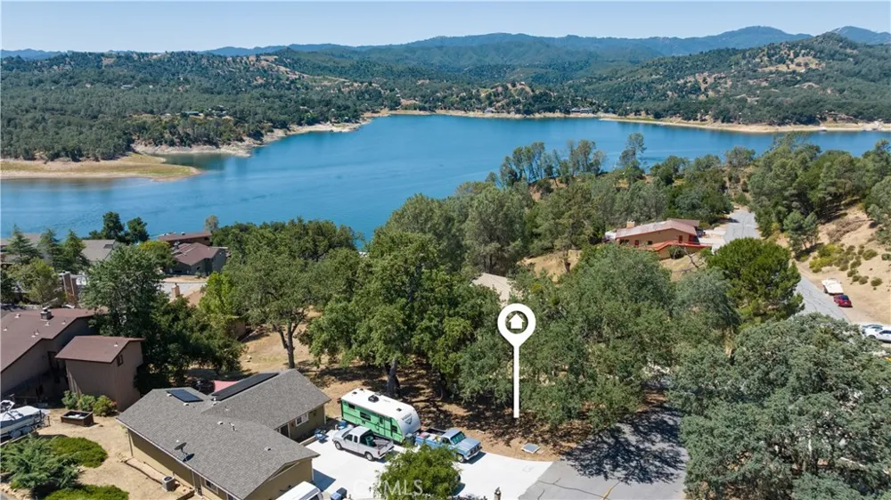 2872 Saddle Way Bradley, CA 93426