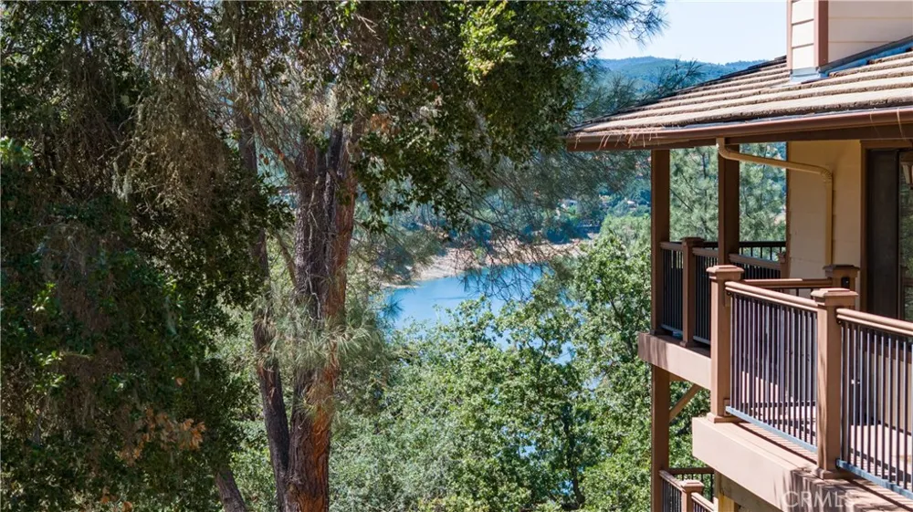 2872 Saddle Way Bradley, CA 93426