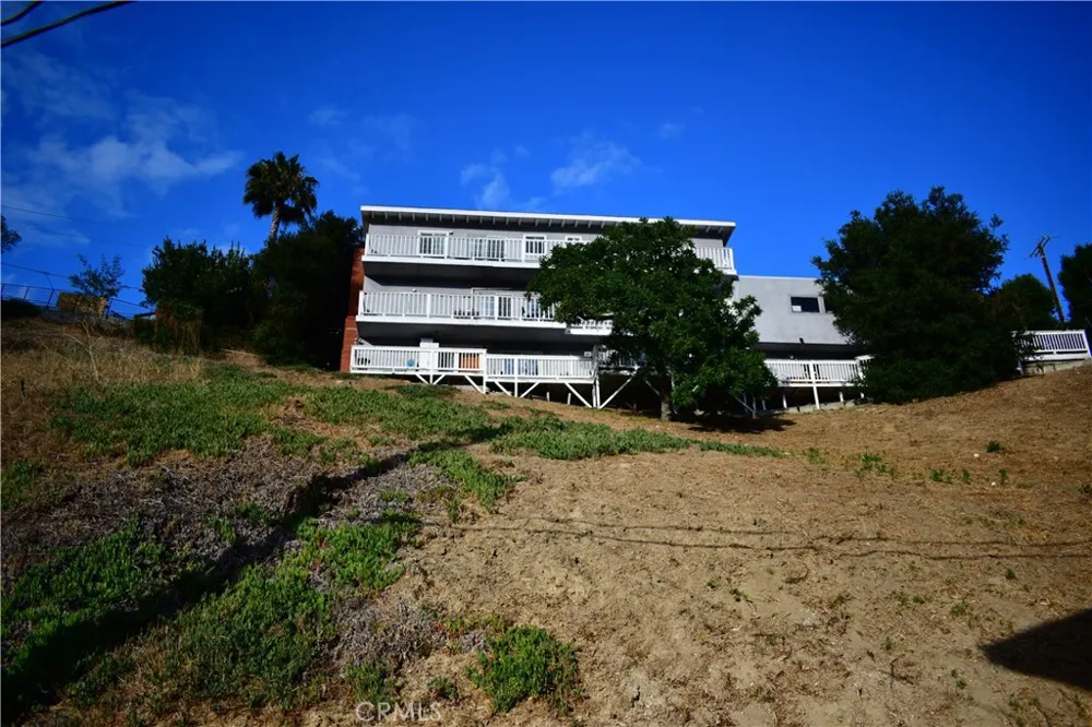 3615 Sunswept Drive Studio City, CA 91604