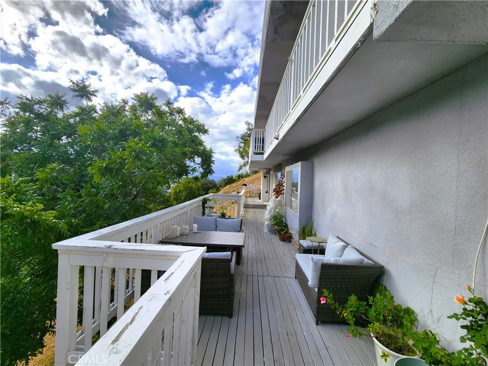 3615 Sunswept Drive Studio City, CA 91604