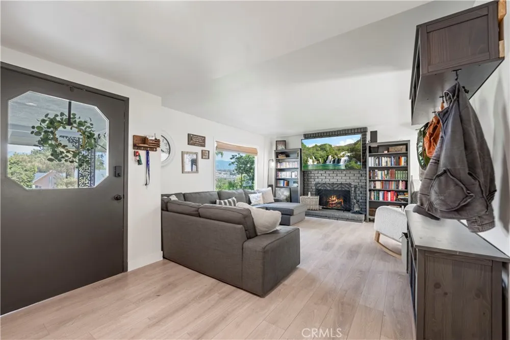 28019 Deep Creek Canyon Country, CA 91387