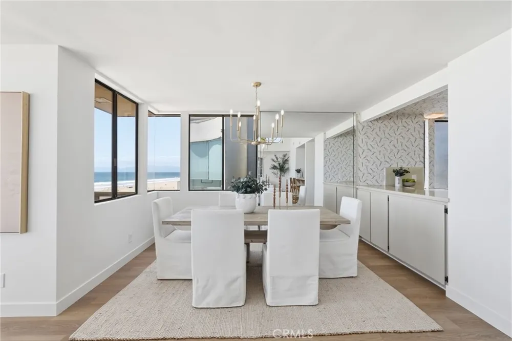 2516 The Strand Manhattan Beach, CA 90266