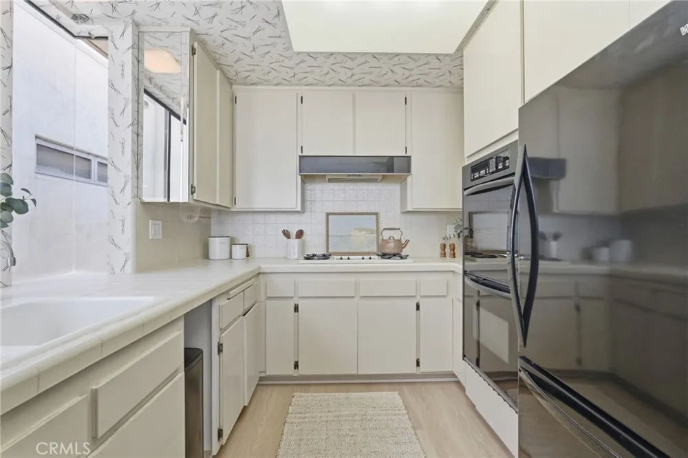 2516 The Strand Manhattan Beach, CA 90266