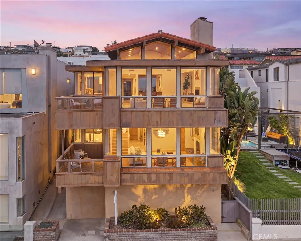 2516 The Strand Manhattan Beach, CA 90266