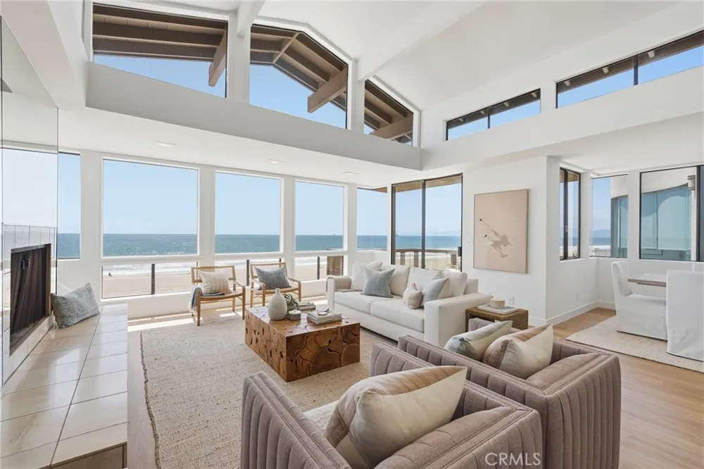 2516 The Strand Manhattan Beach, CA 90266