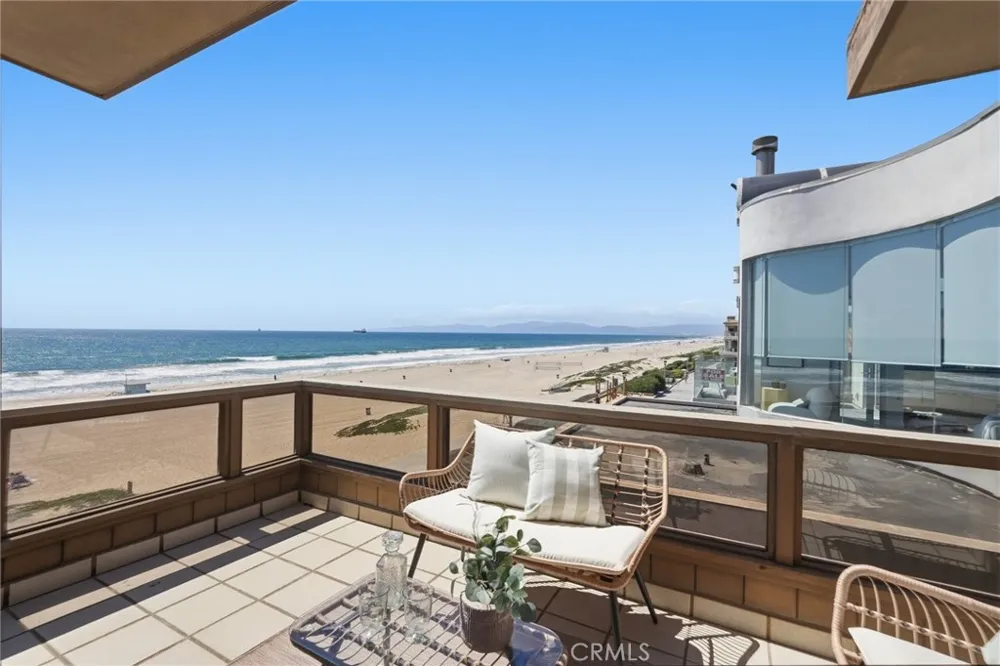 2516 The Strand Manhattan Beach, CA 90266