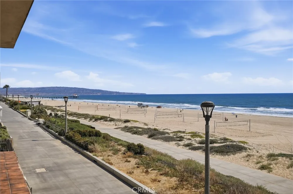 2516 The Strand Manhattan Beach, CA 90266