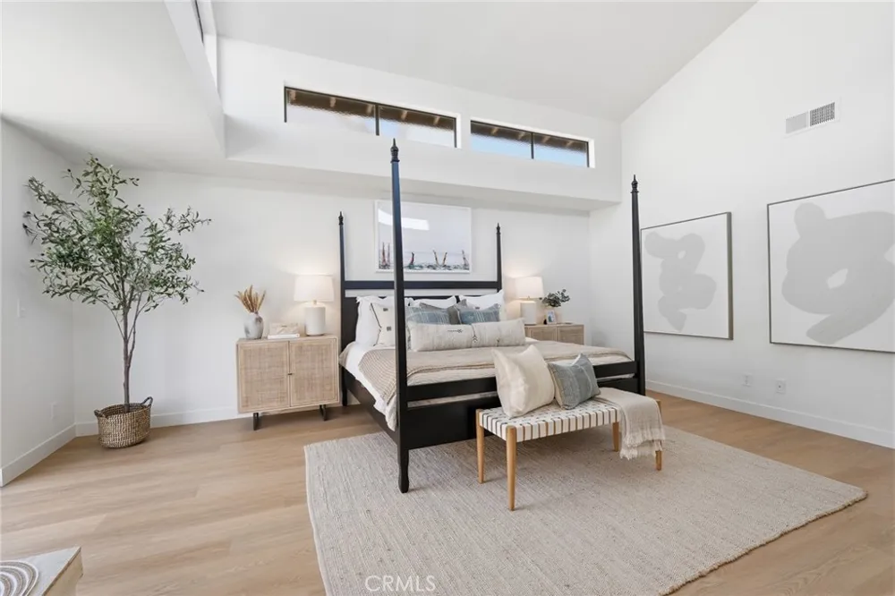 2516 The Strand Manhattan Beach, CA 90266