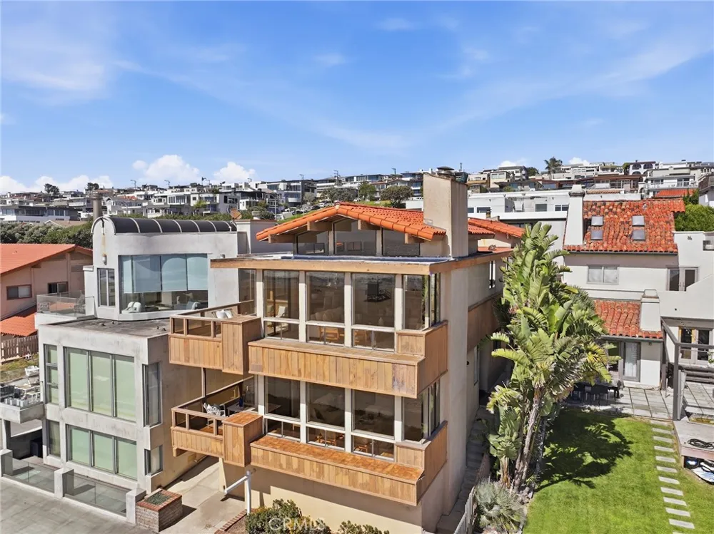 2516 The Strand Manhattan Beach, CA 90266