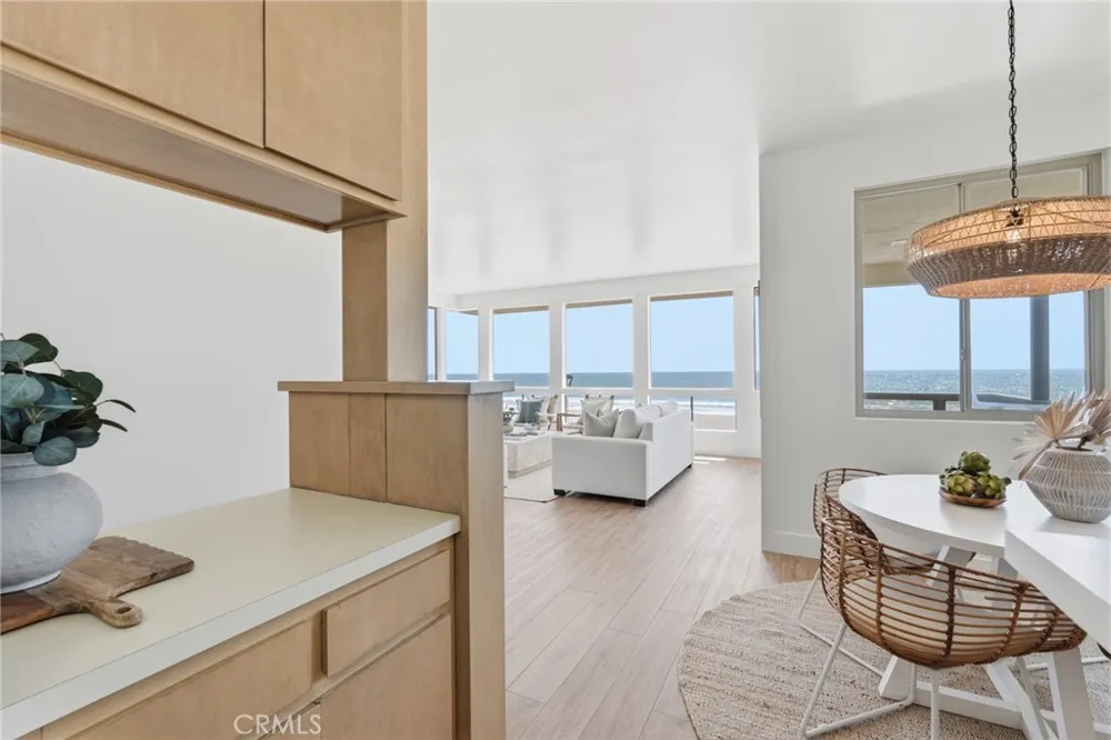 2516 The Strand Manhattan Beach, CA 90266