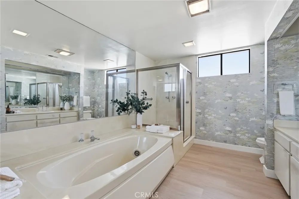 2516 The Strand Manhattan Beach, CA 90266