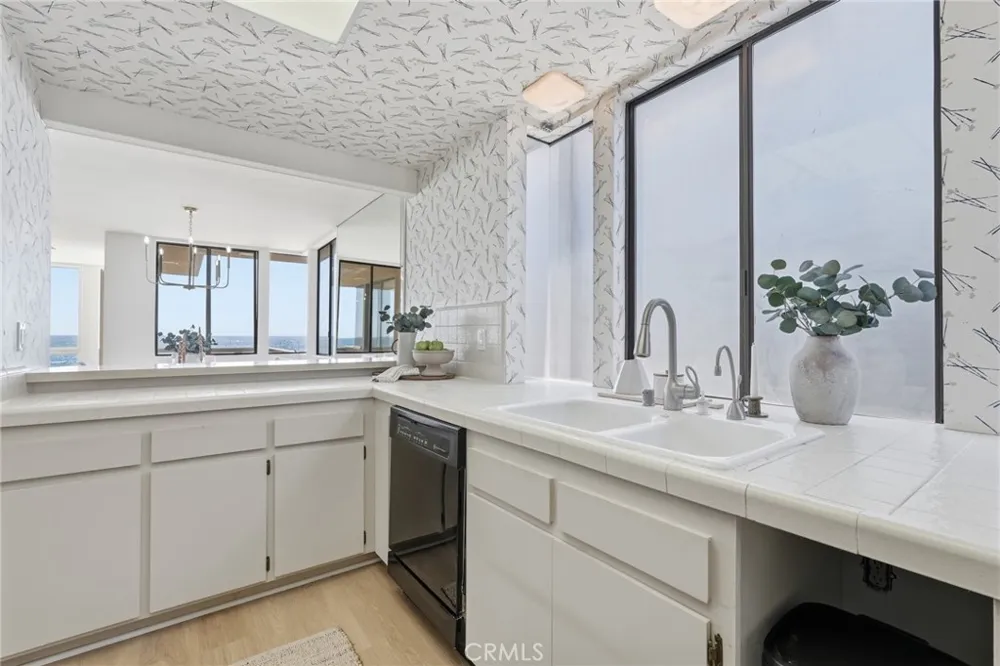 2516 The Strand Manhattan Beach, CA 90266