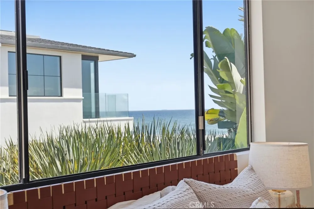 2516 The Strand Manhattan Beach, CA 90266