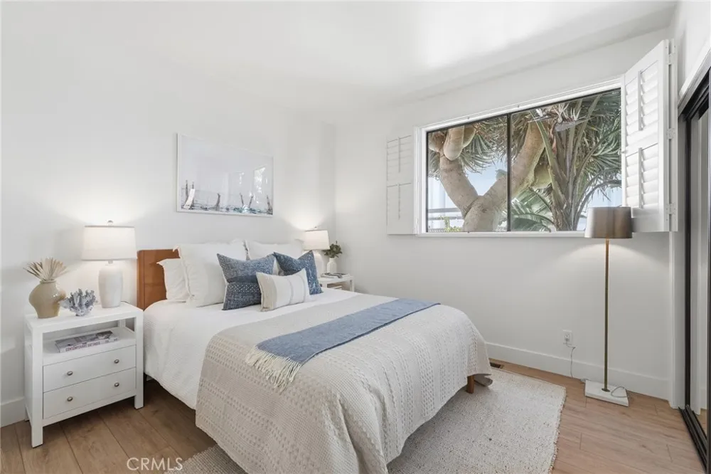 2516 The Strand Manhattan Beach, CA 90266