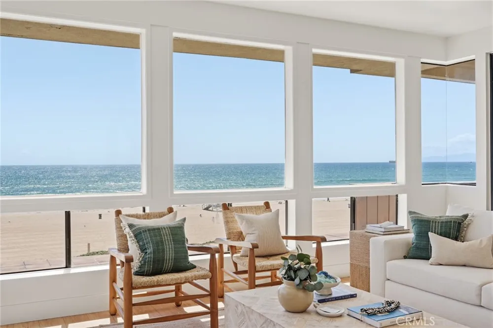 2516 The Strand Manhattan Beach, CA 90266
