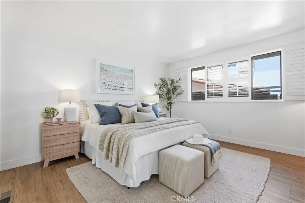 2516 The Strand Manhattan Beach, CA 90266
