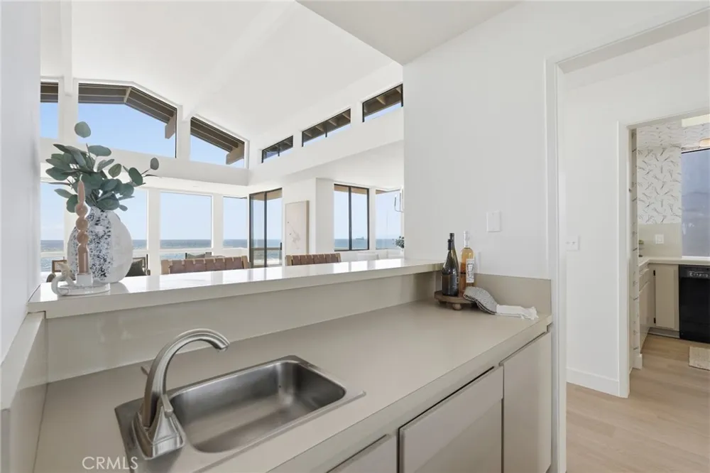 2516 The Strand Manhattan Beach, CA 90266