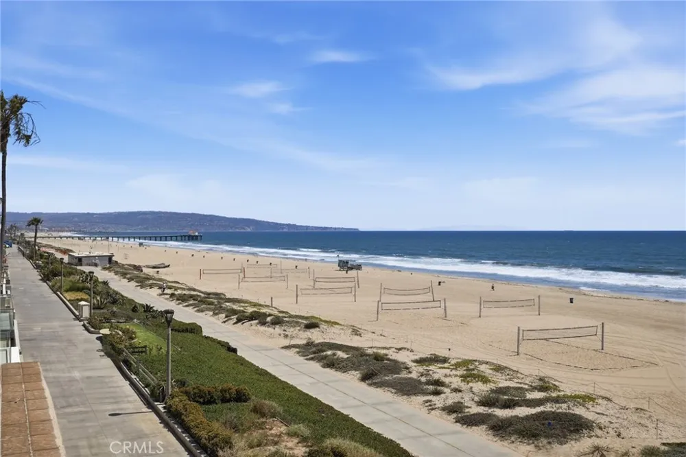 2516 The Strand Manhattan Beach, CA 90266