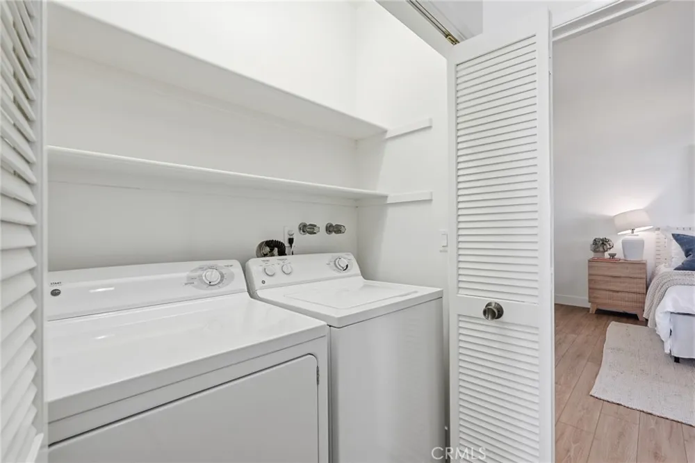 2516 The Strand Manhattan Beach, CA 90266