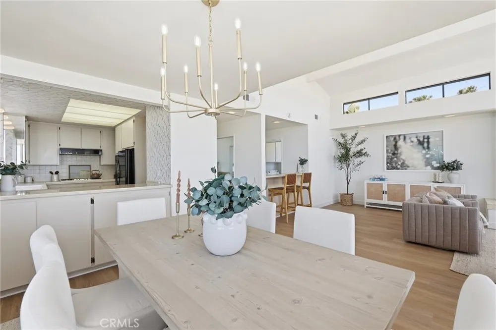 2516 The Strand Manhattan Beach, CA 90266