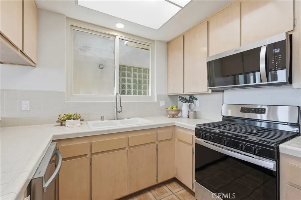 2516 The Strand Manhattan Beach, CA 90266