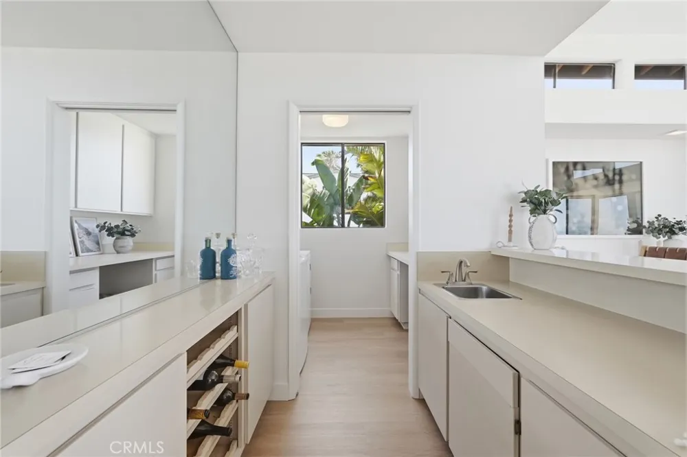 2516 The Strand Manhattan Beach, CA 90266