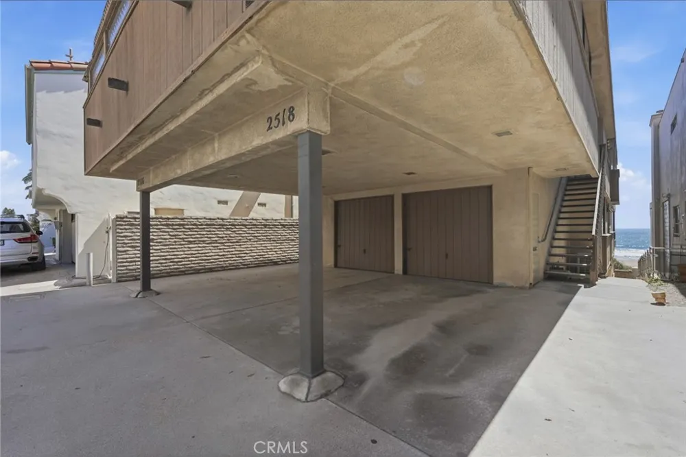 2516 The Strand Manhattan Beach, CA 90266