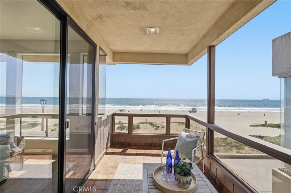 2516 The Strand Manhattan Beach, CA 90266
