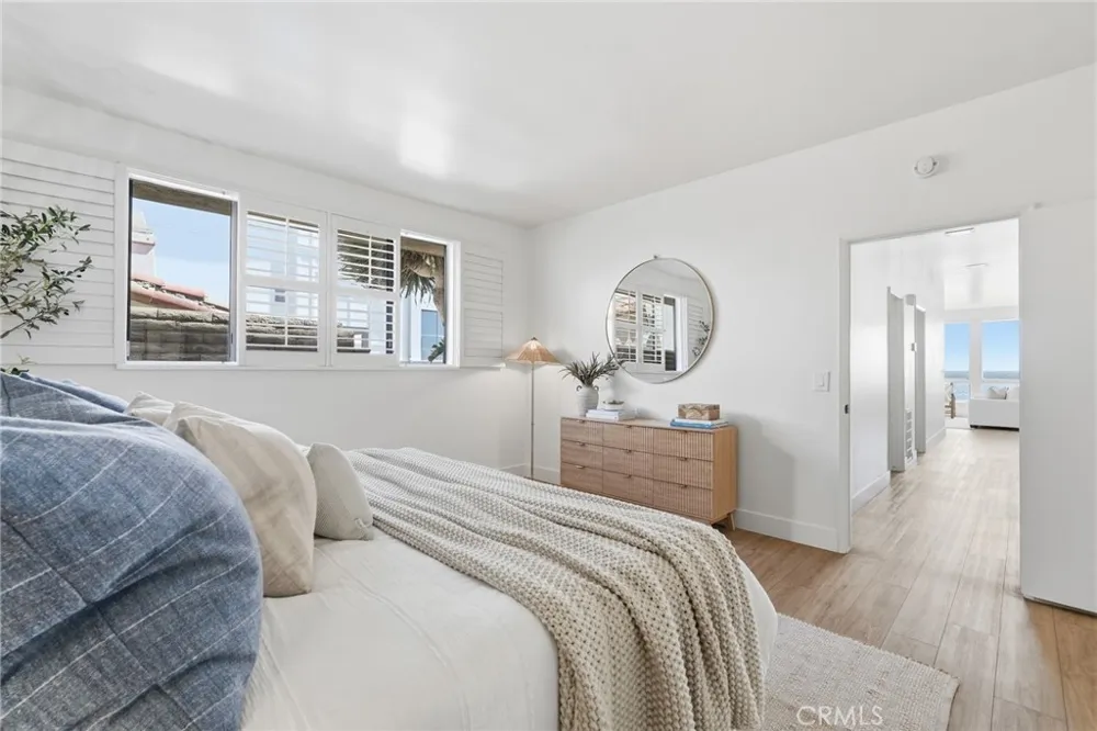 2516 The Strand Manhattan Beach, CA 90266