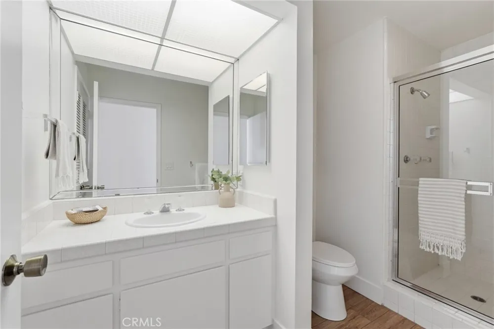 2516 The Strand Manhattan Beach, CA 90266