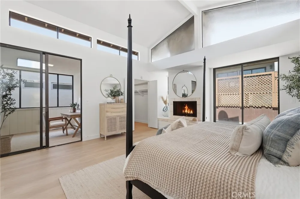2516 The Strand Manhattan Beach, CA 90266