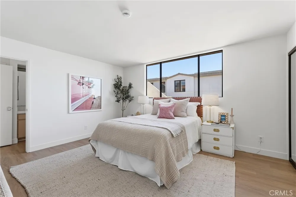 2516 The Strand Manhattan Beach, CA 90266