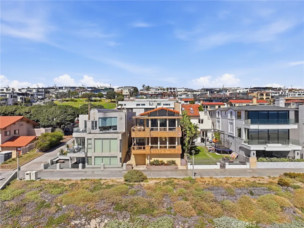 2516 The Strand Manhattan Beach, CA 90266
