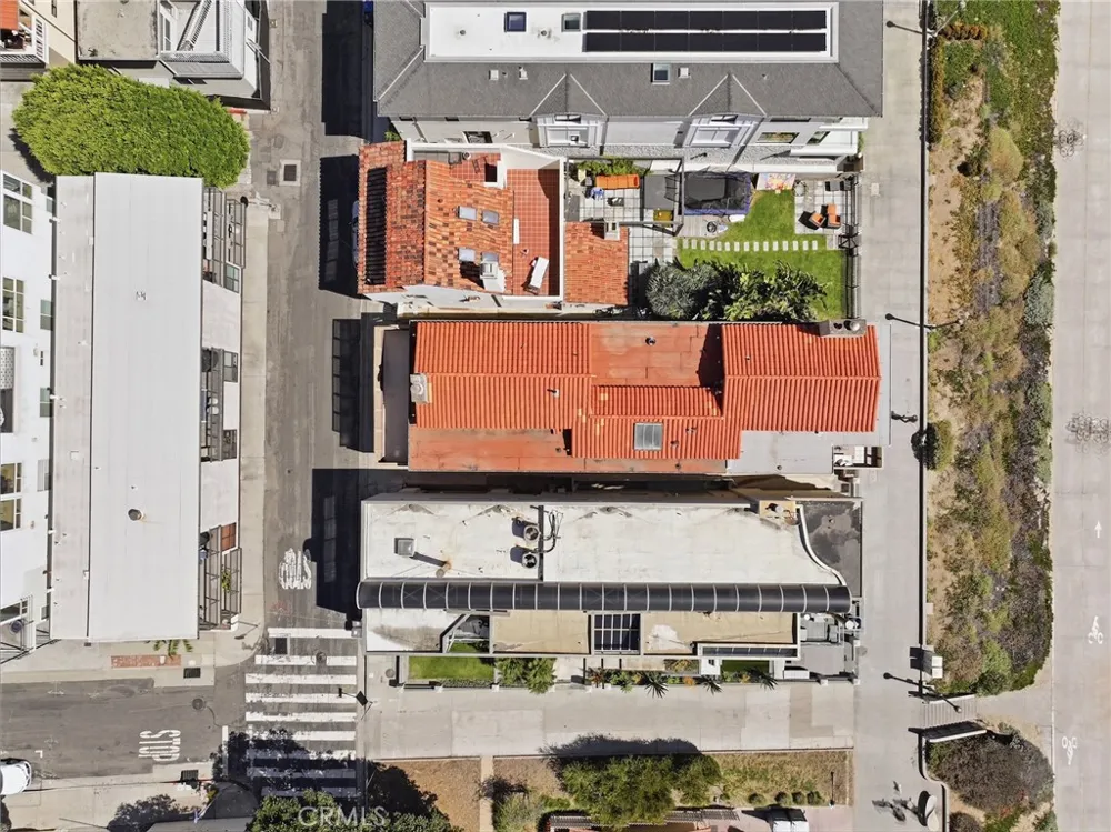 2516 The Strand Manhattan Beach, CA 90266