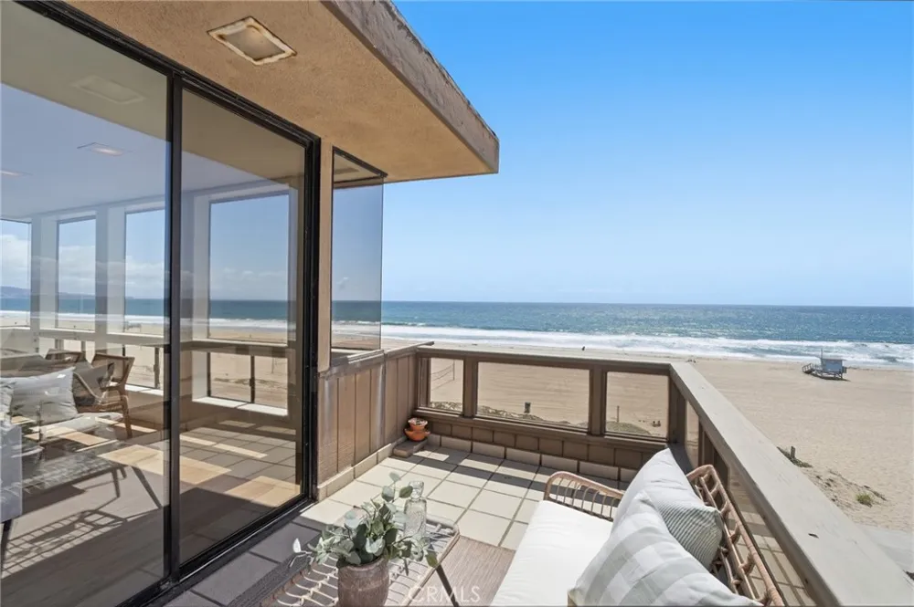 2516 The Strand Manhattan Beach, CA 90266