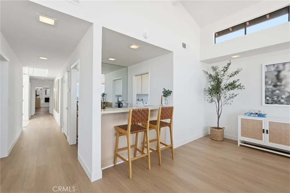 2516 The Strand Manhattan Beach, CA 90266
