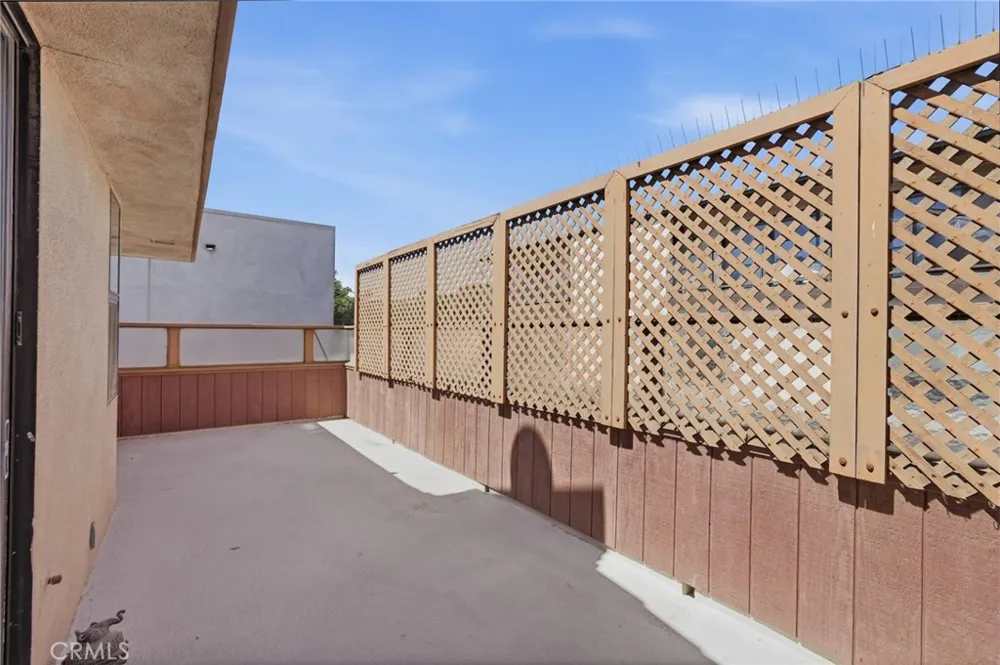 2516 The Strand Manhattan Beach, CA 90266