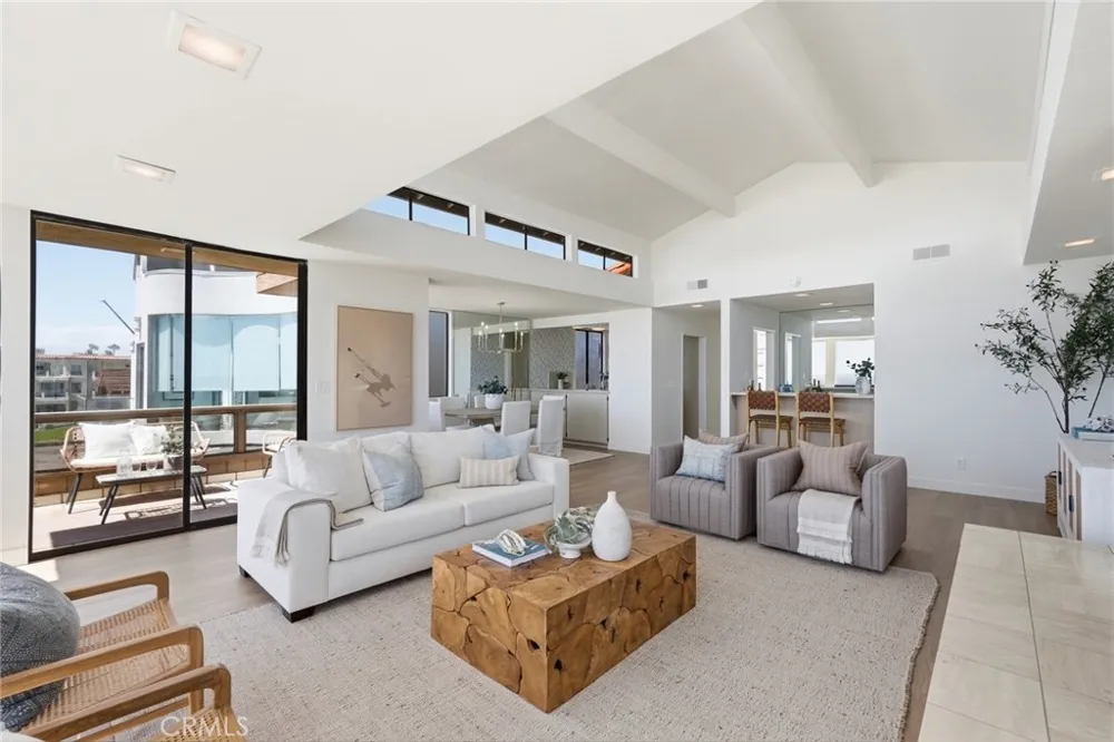 2516 The Strand Manhattan Beach, CA 90266
