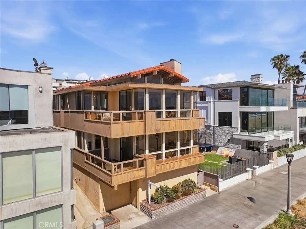 2516 The Strand Manhattan Beach, CA 90266