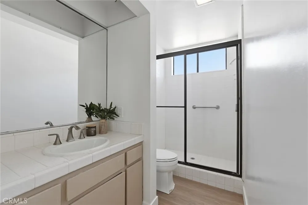 2516 The Strand Manhattan Beach, CA 90266