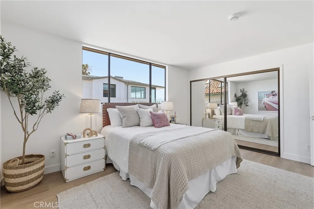 2516 The Strand Manhattan Beach, CA 90266