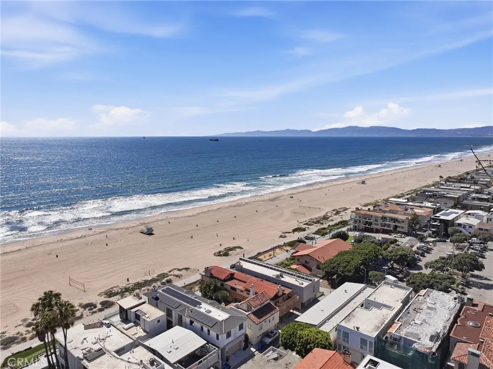 2516 The Strand Manhattan Beach, CA 90266