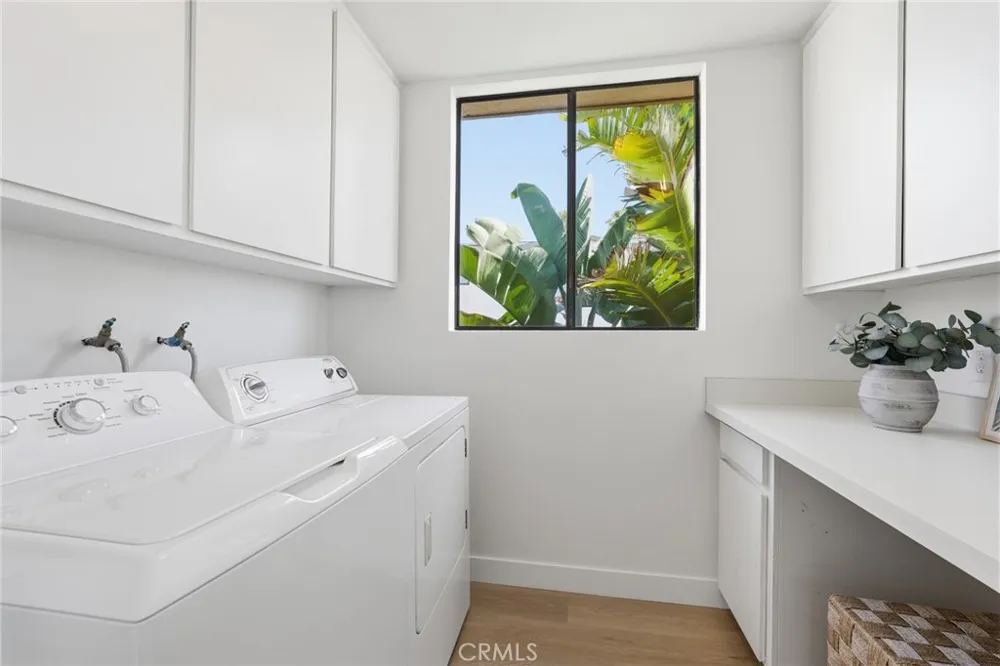 2516 The Strand Manhattan Beach, CA 90266