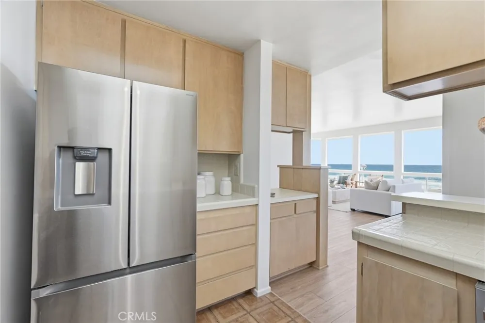 2516 The Strand Manhattan Beach, CA 90266