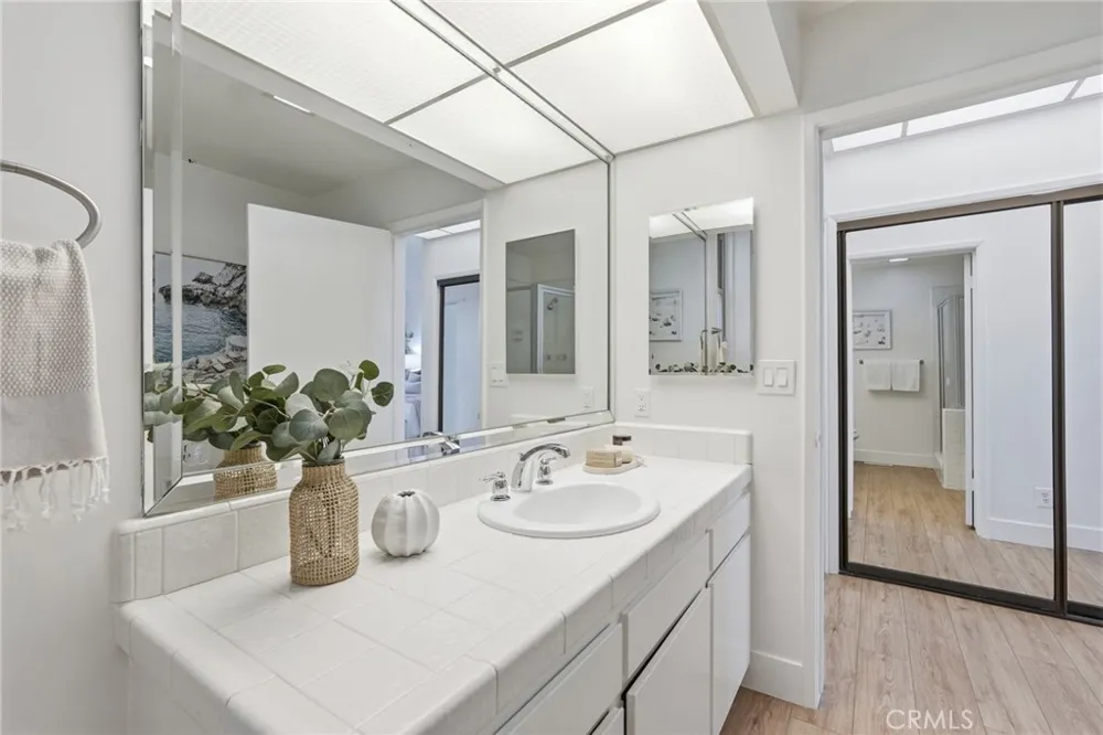 2516 The Strand Manhattan Beach, CA 90266