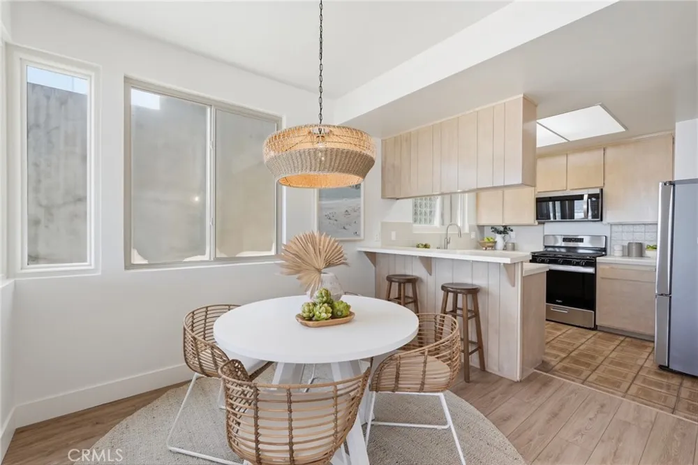2516 The Strand Manhattan Beach, CA 90266