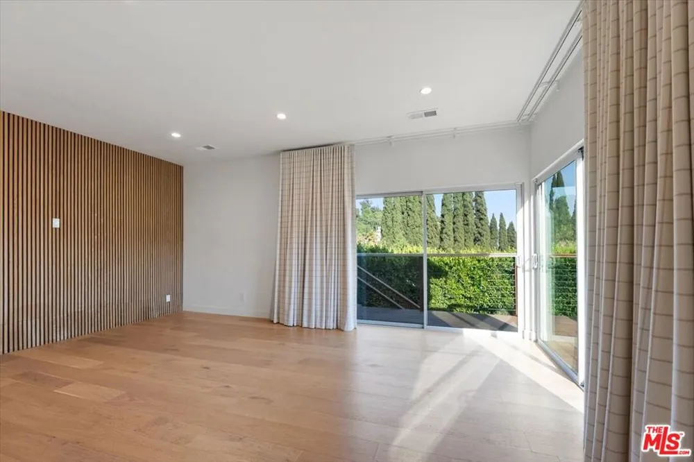 2240 Ewing Street Los Angeles, CA 90039