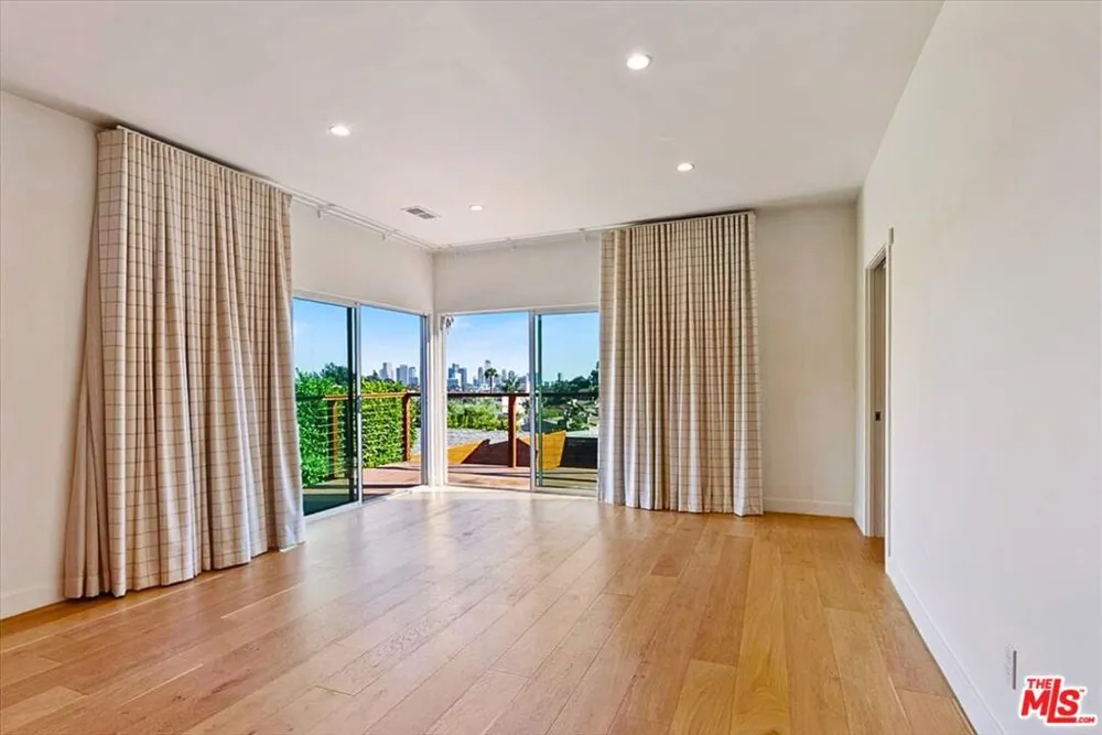 2240 Ewing Street Los Angeles, CA 90039